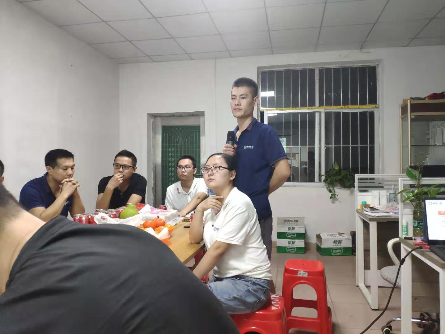 十月總結(jié)大會(huì)，回顧過去展望未來